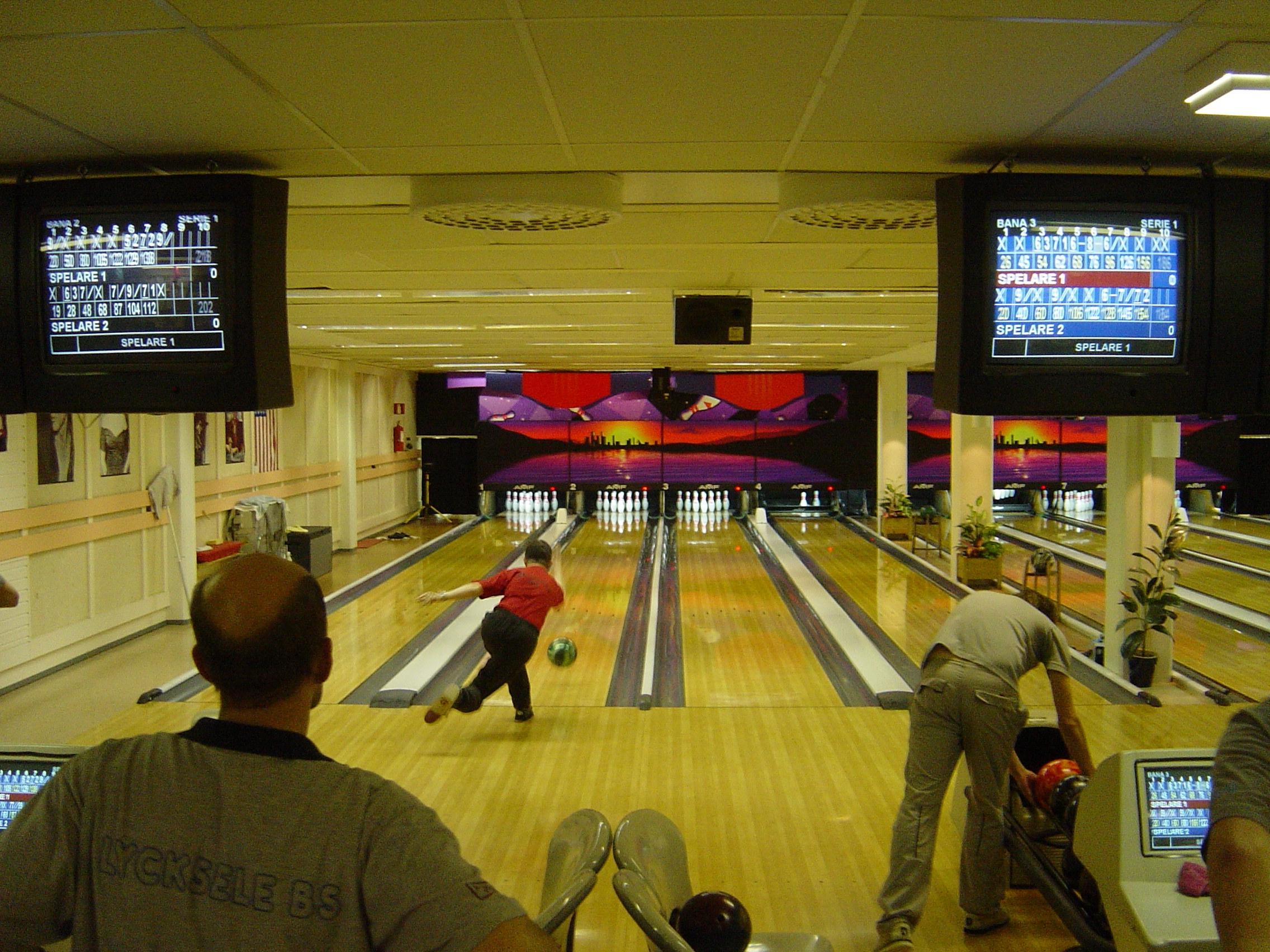 Index Of /Release3.0/Images/static_web_tinyimagesdataset/b/bowling_alley